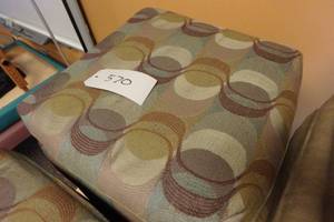 lot 570 image: (8) Floor cushions