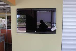 lot 586 image: Flat Screen TV