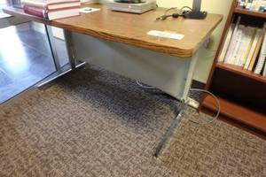 lot 592 image: Computer table