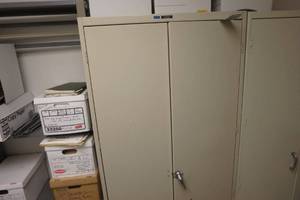 lot 282 image: Metal cabinet