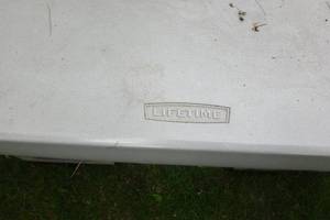 lot 702 image: Folding Picnic Table