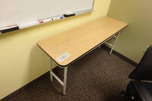 lot 680 image: 5 ft Table