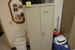 lot 682 image: Tall Metal Cabinet