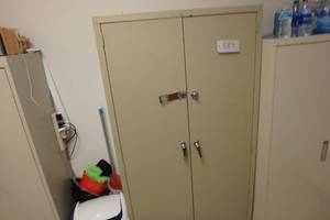 lot 683 image: Tall Metal Cabinet