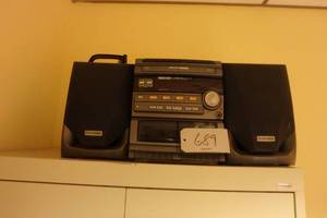 lot 689 image: Stereo