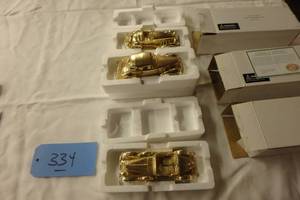 lot 334 image: 3 Gold 132 Scale Models