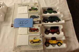 lot 350 image: 4 Chevrolet 132 Scale Models
