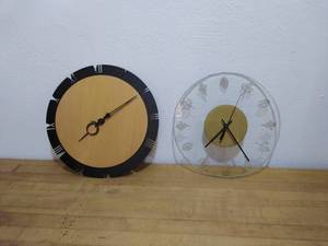 2 Wall Clocks