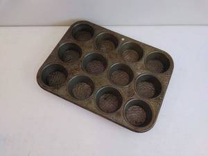 VINTAGE Metal Muffin Pan
