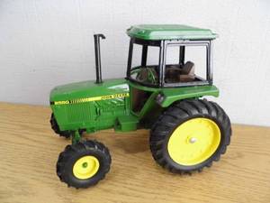 John Deere Tractor 2550
