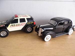 Police SUV - Old Car - Plastic