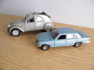 Lot of 2 Metal Cars