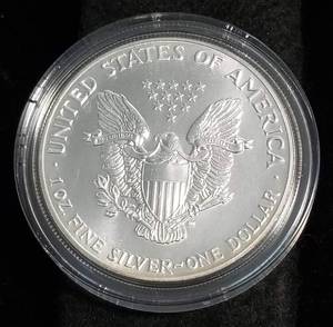1988 AMERICAN SILVER EAGLE 1 TROY OZ. .999 FINE SILVER IN AIRTITE