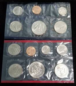 1981 US MINT SET IN ORIGINAL PACKAGING SBA DOLLARS