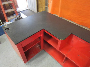 lot 17 image: Steel L Shaped Checkout Counter wWood Top