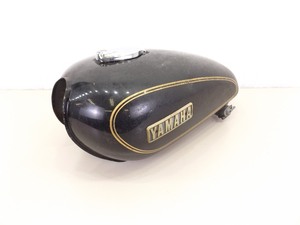 lot 4 image: Vintage Yamaha Motorcycle Gas Tank
