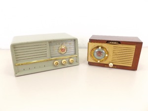 lot 7 image: 2 WORKING Art Deco Bakelite General Electric and Arvin Tube Radios