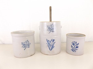 lot 10 image: Vintage Western Pottery Butter Churn and 2 Western Crocks