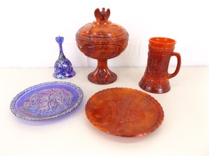 lot 13 image: Vintage Fenton Bicentennial Red Slag and Carnival Glass Set
