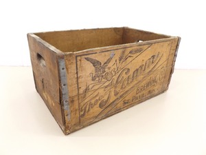 lot 19 image: Antique Hamms Brewing Wood Beer Crate