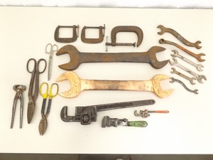 lot 34 image: Lot of Misc Antique and Vintage Hand Tools