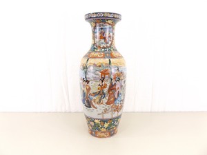 lot 79 image: Large Porcelain 23.5 Asian Floor Vase