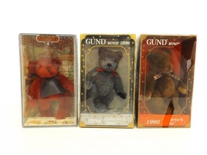 lot 88 image: 1992, 1994, and 1995 Gund Bears
