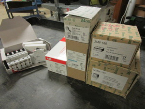 lot 205 image: TRIP BLOCK, SWITCH DISCONNECTOR, HANDGRIFF, CIRCUIT BREAKERS - NEW, SIEMENS, MOELLER, ABB BRANDS