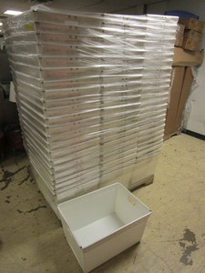 lot 417 image: CORRUGATED PLASTIC MAIL-STYLE TOTES