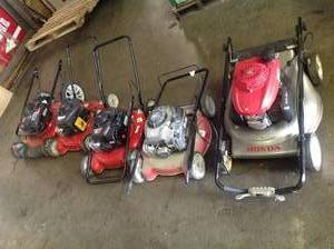 GAYLORD WITH 5 LAWNMOWERS Various models and conditions Customer Returns SEE PICS