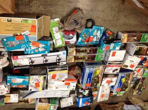 GAYLORD FULL OF LIGHTING AND ACCESORIES VARIOUS CONDITIONS SOME IN LIKE NEW CONDITION, SOME MAY HAVE MISSING PIECES CUSTOMER RETURNS SEE PICS