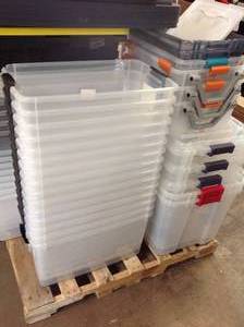 PALLET WITH PLASTIC STORAGE BINS WITH SOME COVERS (NOT USED)