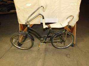 lot 18 image: Vintage Banana Seat Bike