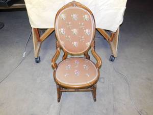 lot 27 image: Vintage Rocking Chair
