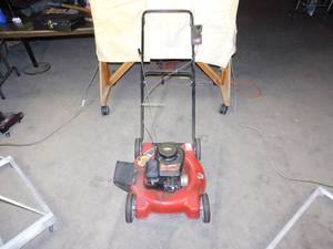 lot 29 image: Briggs & Stratton Push Mower