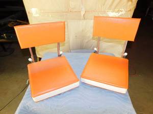 lot 32 image: Bench Seats