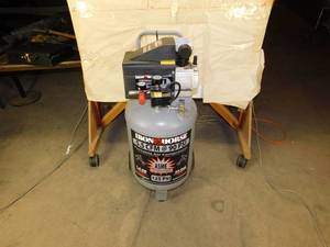 lot 40 image: Iron Horse Portable Air Compressor