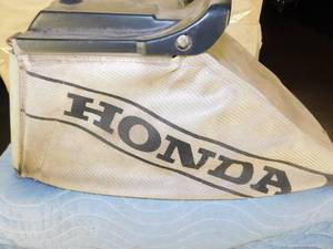 lot 50 image: Honda Push Mower Grass Catcher