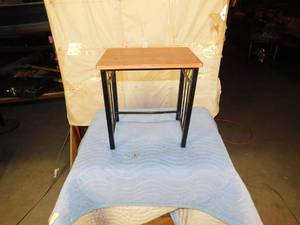 lot 54 image: Small Stand