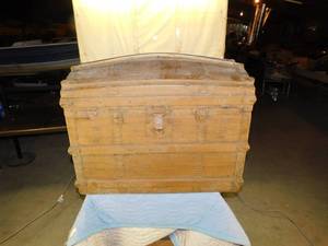 lot 67 image: Antique Chest