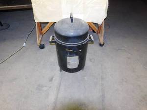lot 72 image: Char Broil Smoker