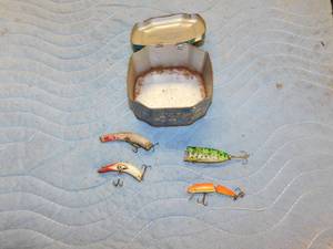 lot 99 image: Vintage Wooden Lures