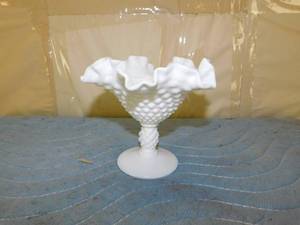 lot 125 image: Lefton Hobnail Footed Dish