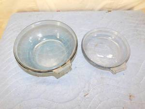 lot 128 image: 2 Pyrex Serving Dishes