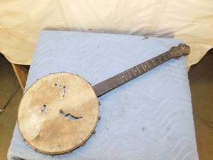 lot 135 image: Antique Banjo Wall Hanger
