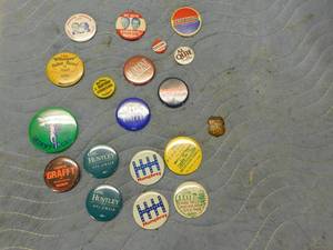 lot 169 image: 18 Vintage Pin Back Buttons