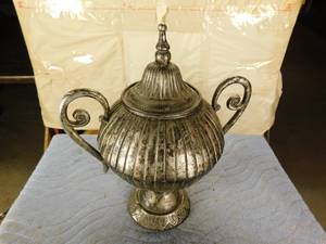 lot 191 image: Antique Urn
