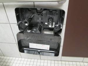 lot 78 image: Tork 2 Roll Toilet Paper Dispenser ...