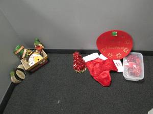 lot 91 image: Autumn & Christmas Dcor...