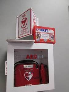 lot 94 image: AED - Automated External Defibrilla...